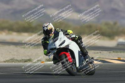 media/Oct-30-2025-Racers Edge (Thu) [[dabbdaf680]]/3-B Group/Session 2 (Turn 14)/